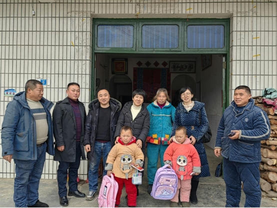 洞口县行政审批服务局走访慰问暖人心_邵阳头条网