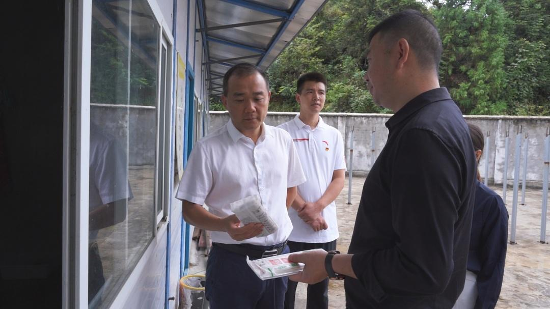 贺永亮调研指导管竹村软弱涣散党组织整顿工作_邵阳头条网
