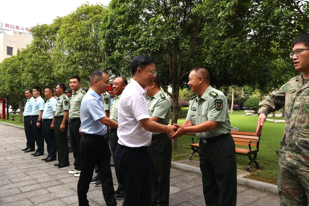 洞口县党政领导慰问部队官兵  共叙鱼水情_邵阳头条网