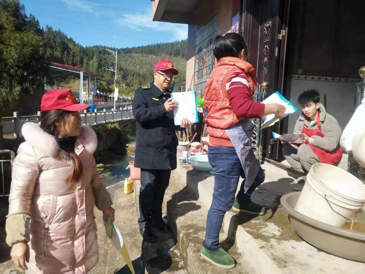 洞口县交通运输局开展“送法下乡”法制宣传活动