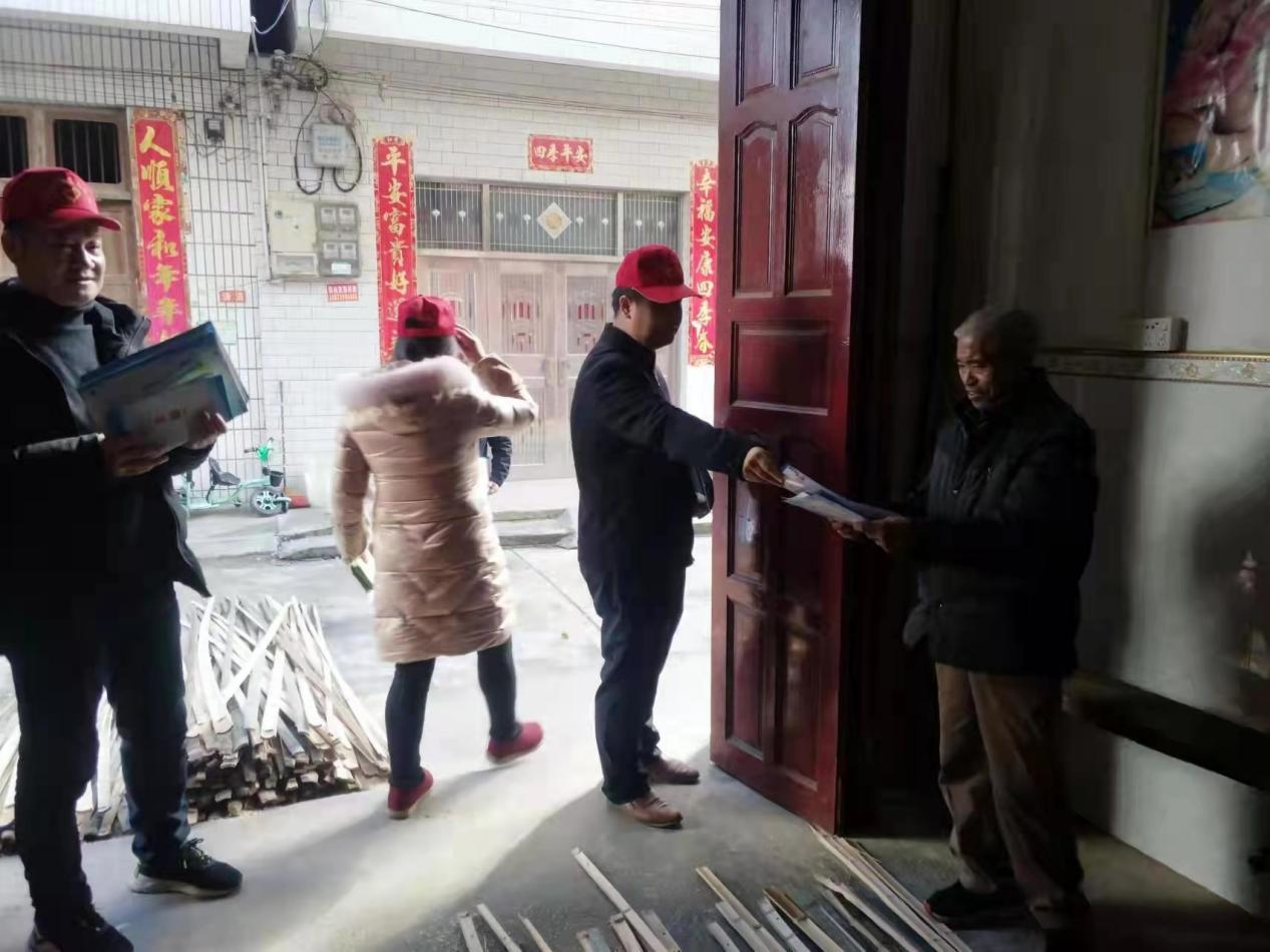 洞口县交通运输局开展“送法下乡”法制宣传活动