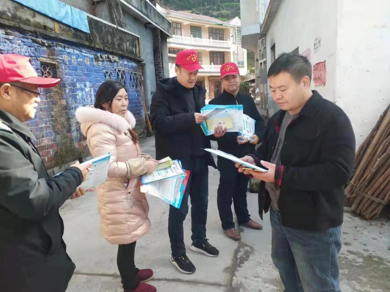 洞口县交通运输局开展“送法下乡”法制宣传活动