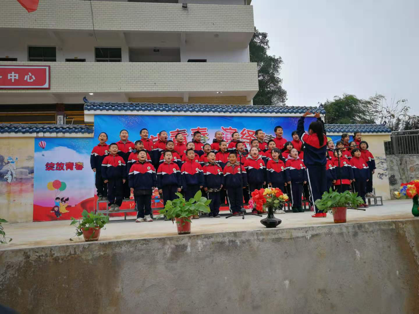洞口县茶场学校举办才艺表演暨歌咏大赛(图1)