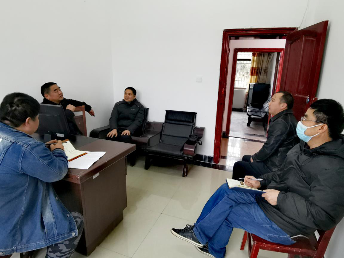洞口法院党组调研法庭工作并慰问法庭干警(图1)