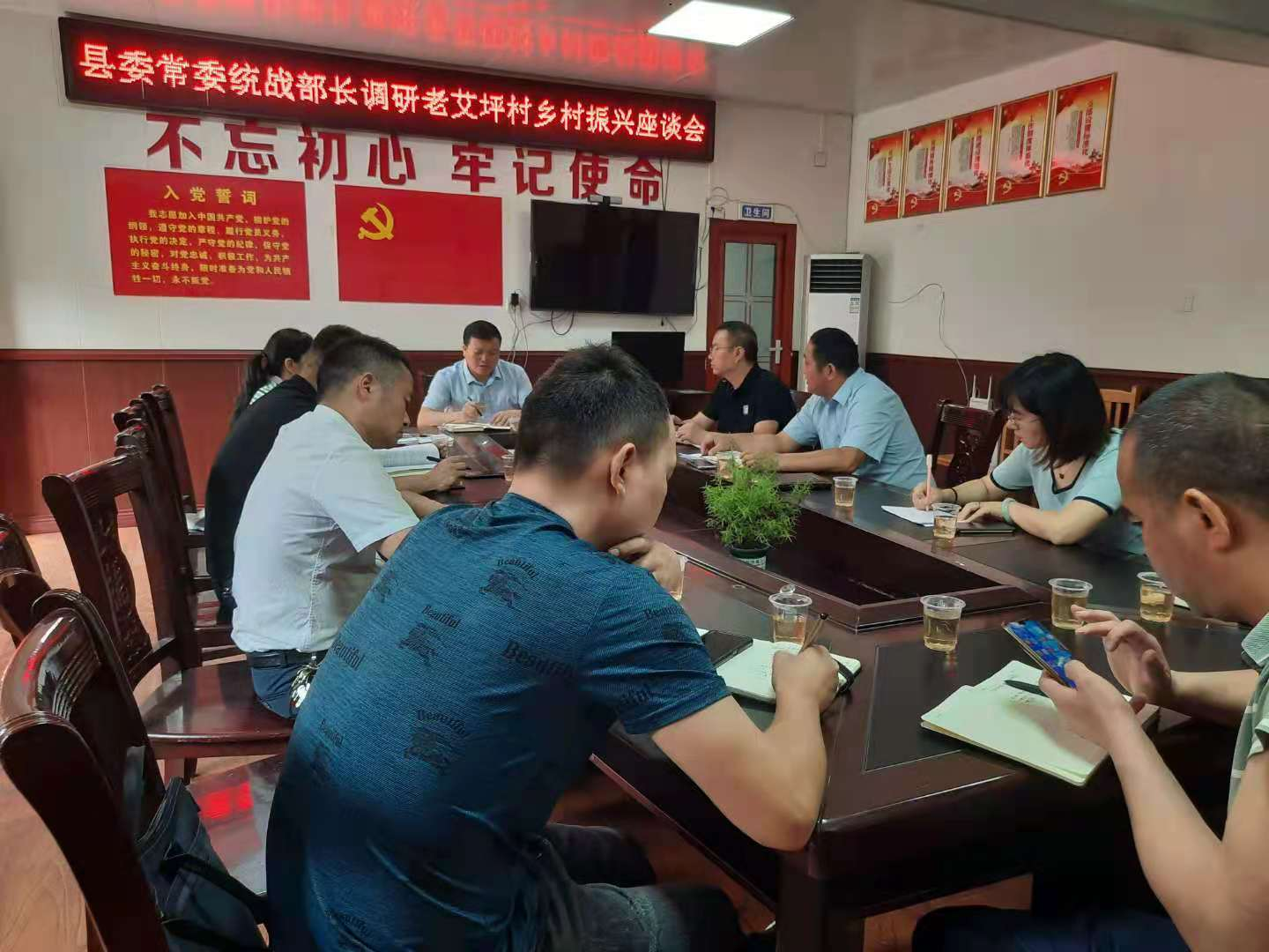 欧阳佑春到驻点村调研指导乡村振兴工作(图1)