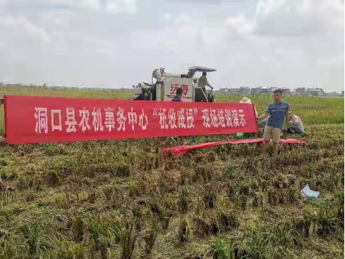 县农机事务中心开展“双抢”机收减损培训指导(图1)