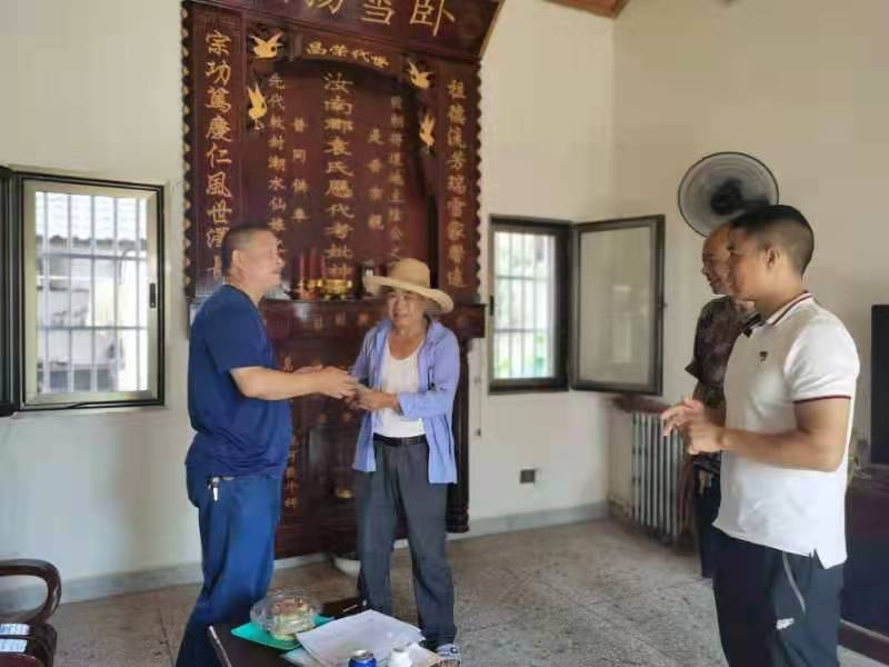 县畜牧水产事务中心开展“八一”走访慰问活动(图1)
