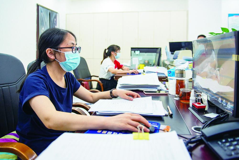 “一网一门一次”优质服务润心田——洞口县纵深推进改革优化行政审批服务工作纪实(图2)