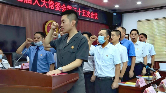 唐凌峰同志任洞口县人民法院代院长(图1)