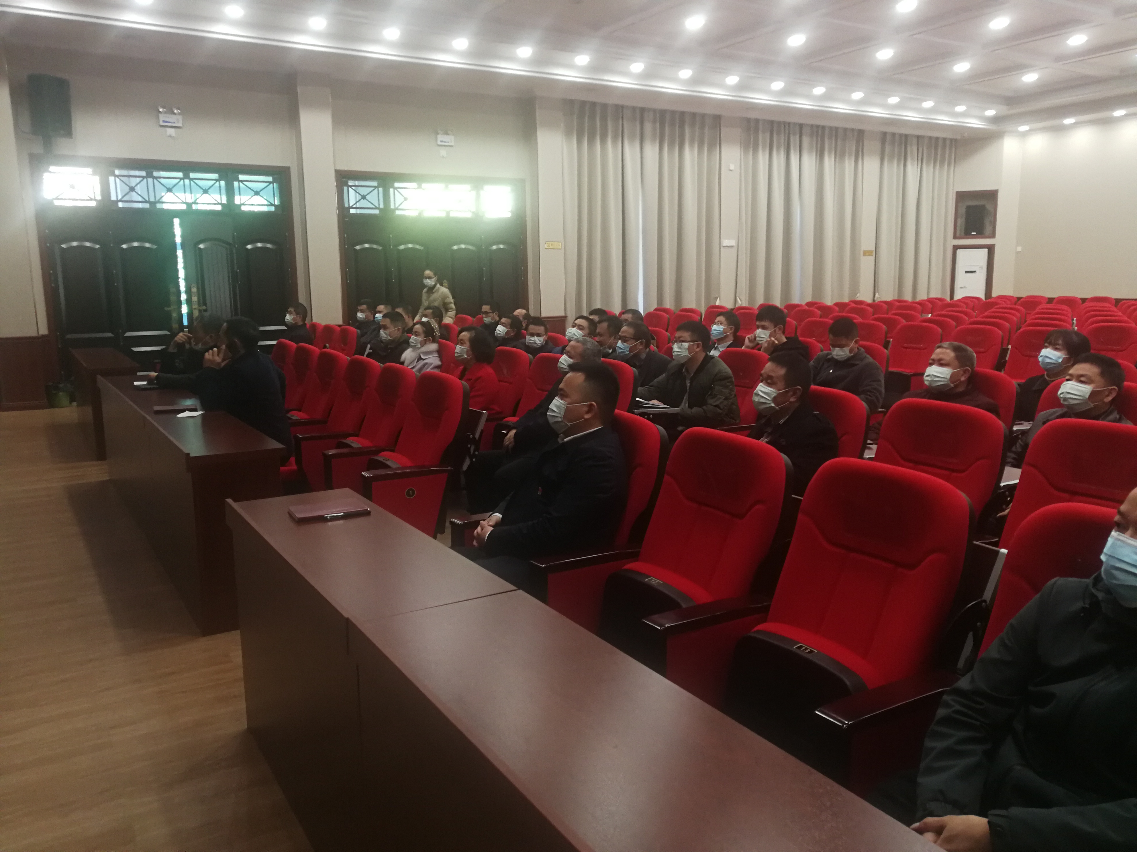 洞口县委办系统集中收看省第十二次党代会开幕式(图2)