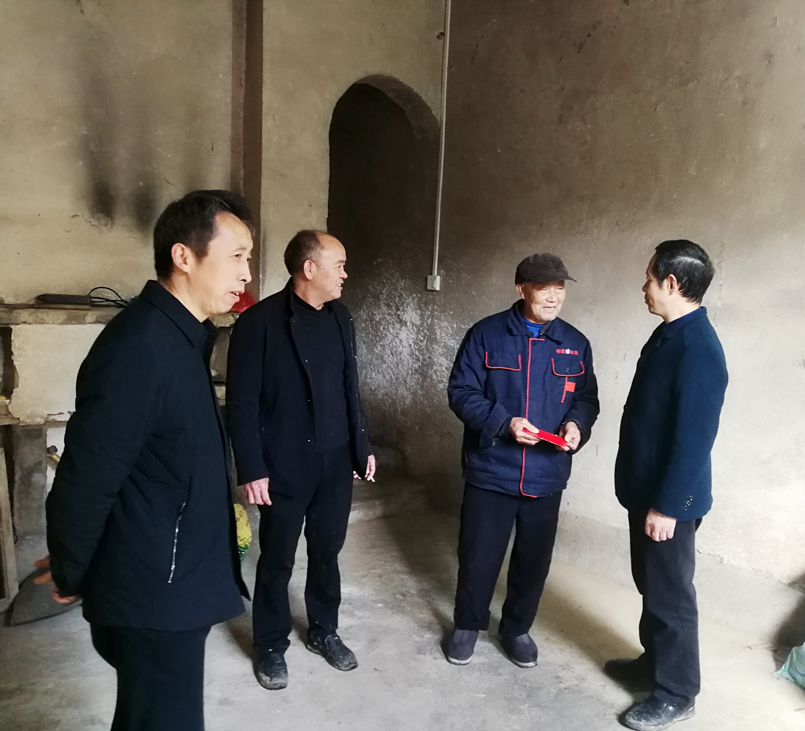 洞口县委办深入雪峰街道合塘村积极开展“我为群众办实事”实践活动(图1)