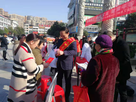 洞口县总工会普法宣传暖人心(图3)