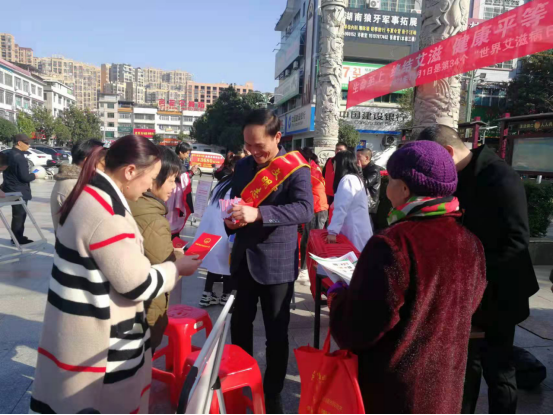 洞口县总工会普法宣传暖人心(图1)
