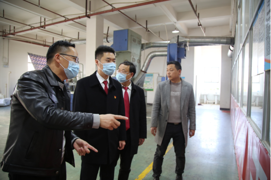 访企情、释企惑、解企忧——洞口法院唐凌峰院长一行走访民营企业(图1)
