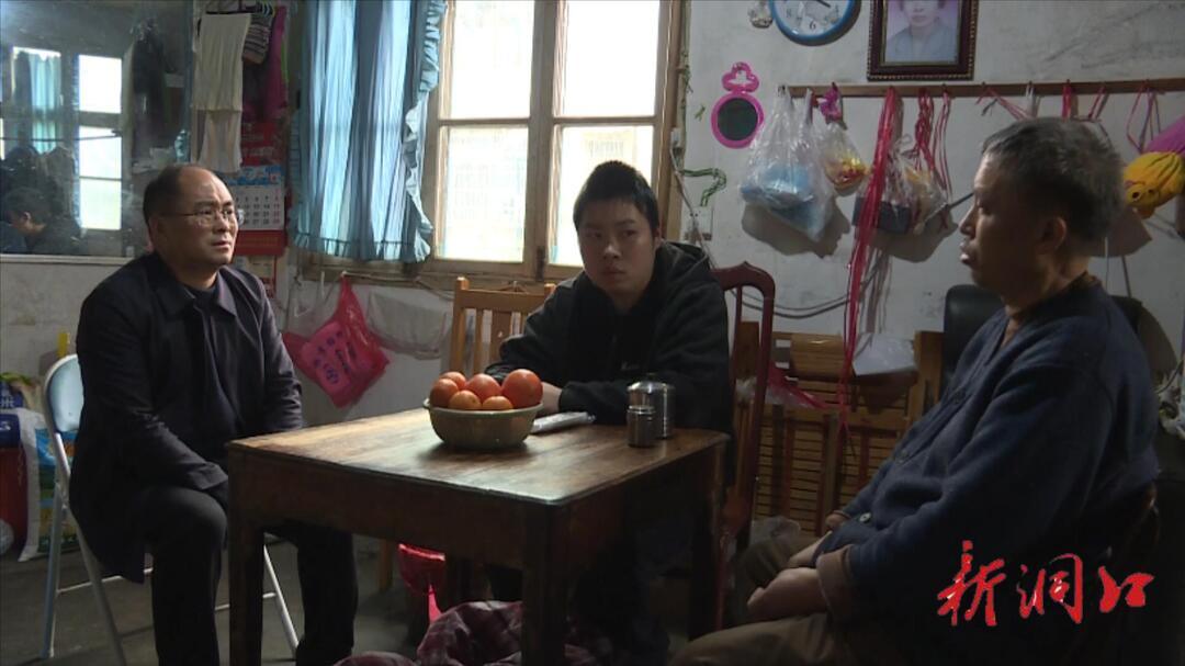 戴求兵到文昌街道走访慰问困难群众(图1)