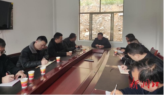 欧阳佑春在罗溪瑶族乡联点督导有关工作(图1)