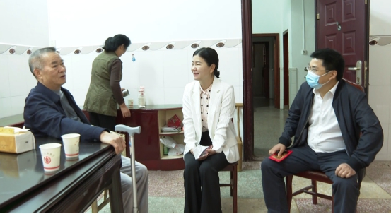崇尚劳模 尊重劳模 学习劳模县长贺永亮、县委副书记郭向荣分别走访慰问全国劳模张先绍和省劳模胡求俭(图2)