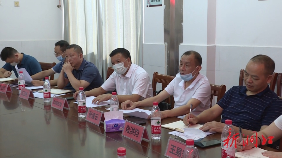 欧阳佑春到县中医医院专题调研医院周边道路建设情况(图2)