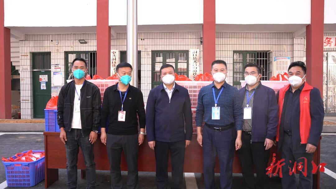 欧阳佑春、唐建新看望慰问爱心企业防疫一线工作人员(图2)
