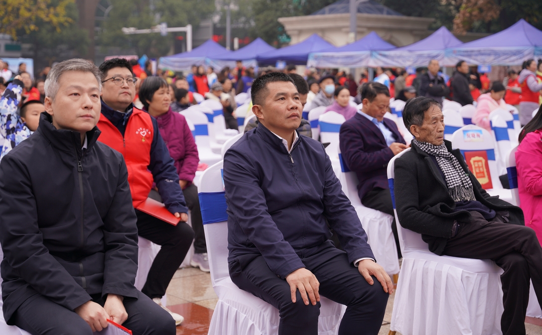 《洞口妈妈》情景舞蹈亮相全市“国际志愿者日”暨“文明邵阳 志愿同行”主题活动(图3)
