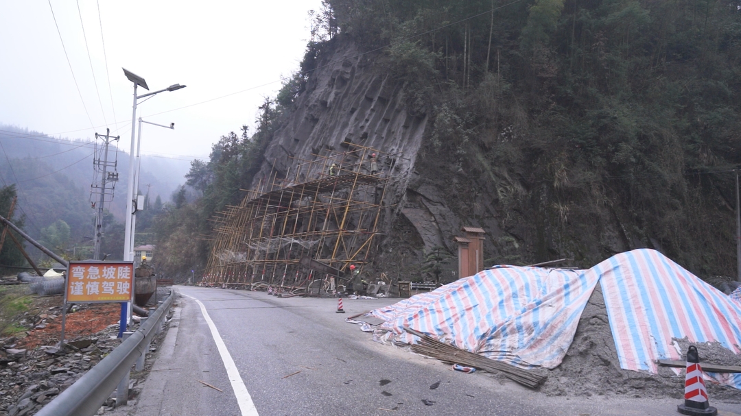 洞口县积极排查道路交通安全隐患 护航群众安全出行(图3)