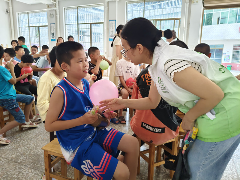 洞口民政：爱心助残 情暖特校(图2)