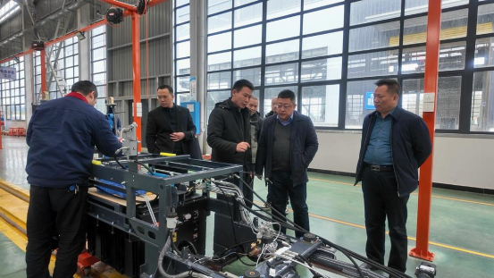 向兵到洞口经开区开展“送解优”专项行动(图1)