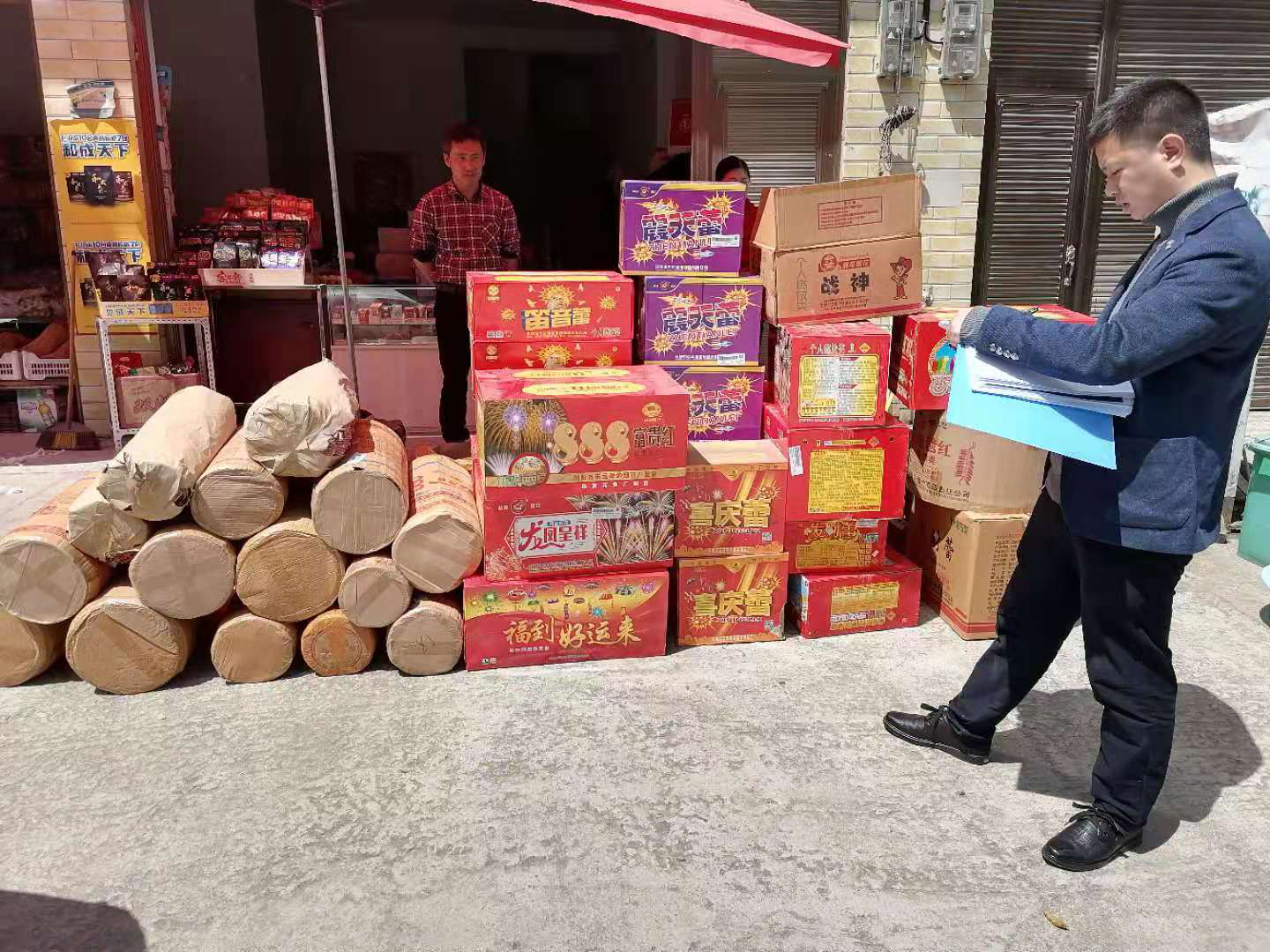 洞口县江口镇：积极开展烟花爆竹“打非治违”专项行动(图1)