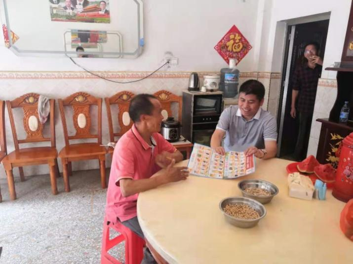 走访慰问老党员，党委关怀暖人心(图2)
