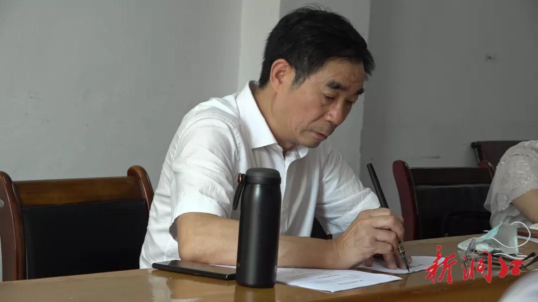阳晓华来洞口县花园镇督导县乡人大换届选举工作(图1)