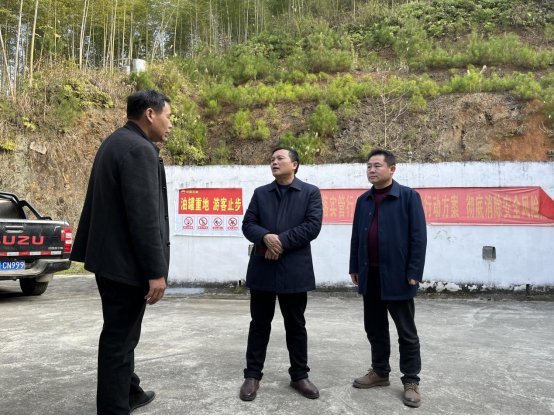 欧阳佑春、欧阳茂光在罗溪瑶族乡进行调研(图3)