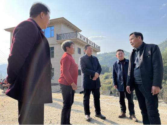 欧阳佑春、欧阳茂光在罗溪瑶族乡进行调研(图2)