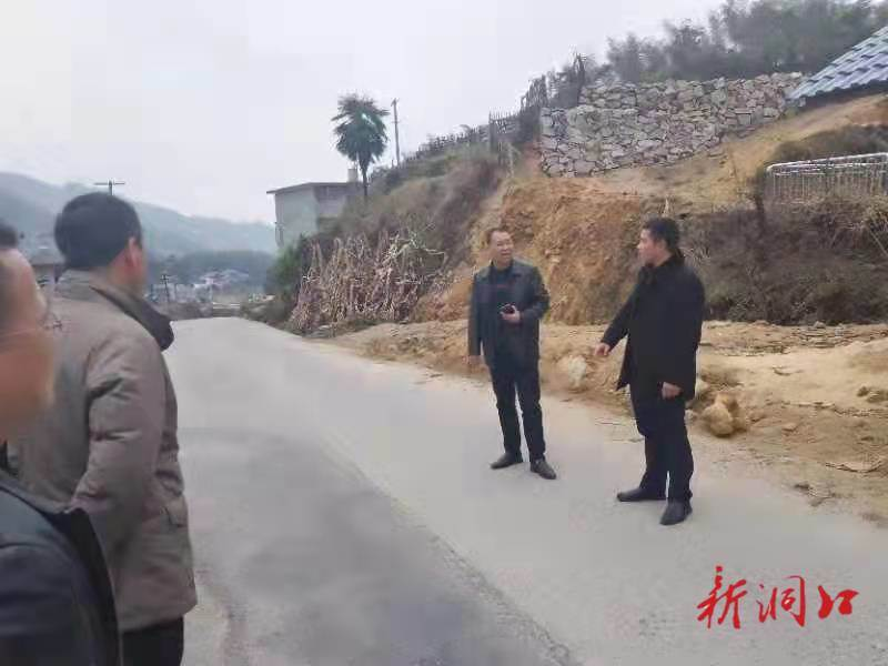 唐煜实地督导草罗公路等项目建设(图1)
