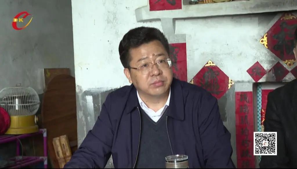 贺朝晖督导杨林镇春耕生产、农田水利灌溉工作(图1)