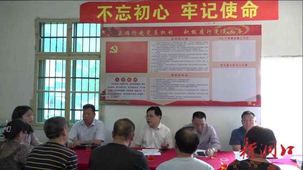 李恒荣到文昌街道龙山社区开展民情走访恳谈活动(图1)