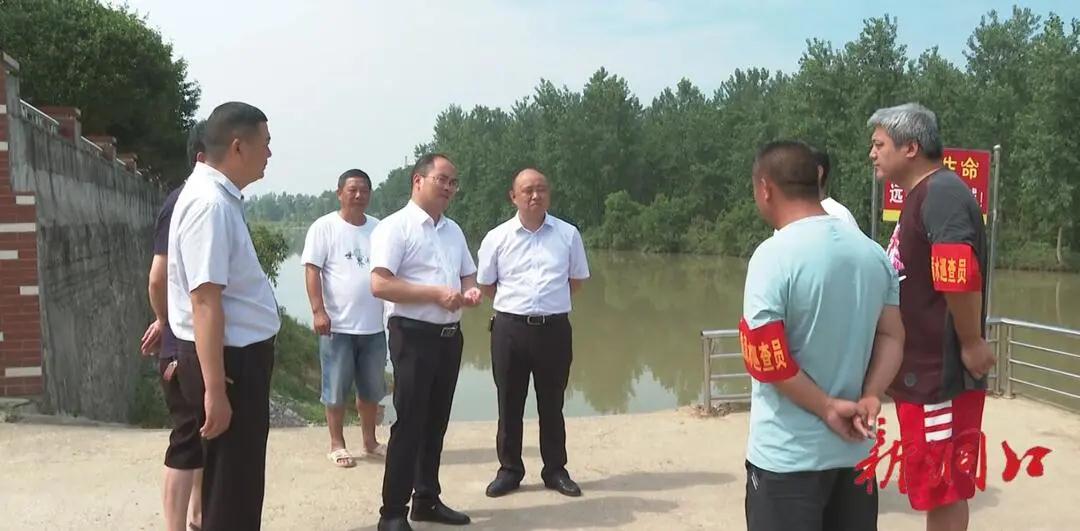 戴求兵到石江镇江潭村督导防溺水工作(图1)