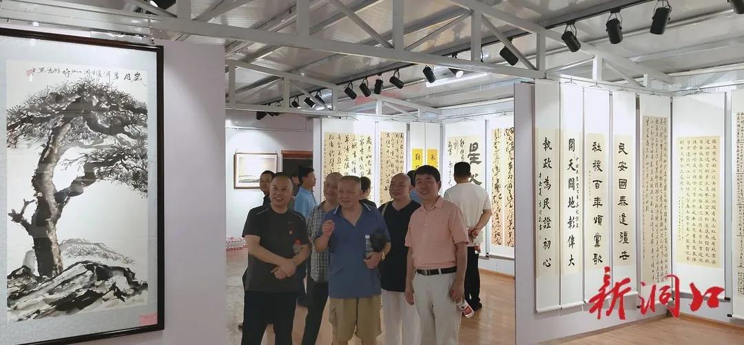 洞口县庆祝建党100周年书法美术摄影作品展在县文化馆开展(图1)