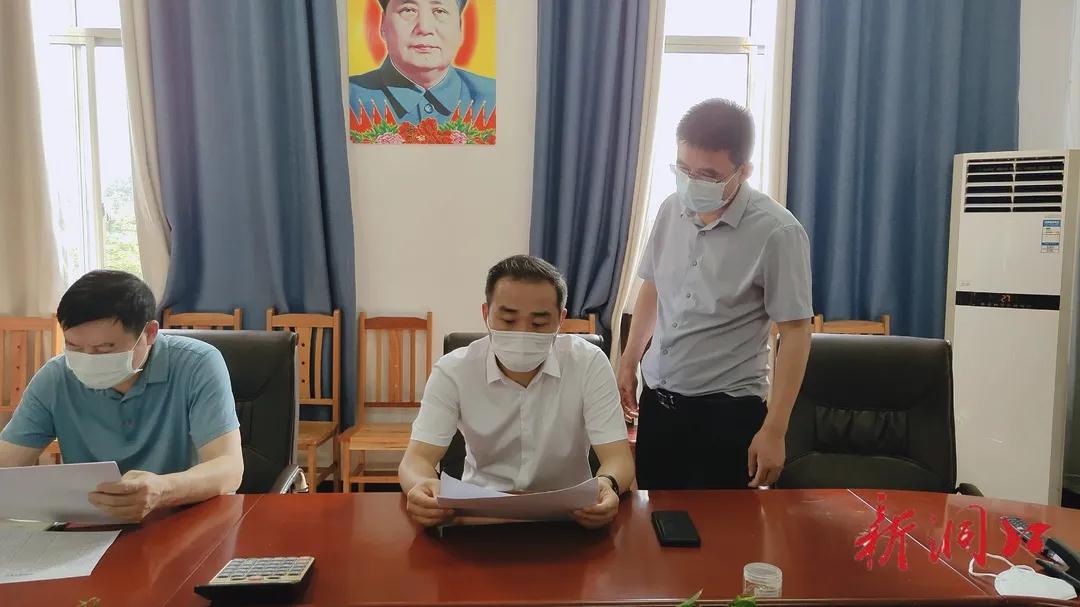 贺永亮到花园镇马家村暗访督查新冠肺炎疫情防控与新冠疫苗接种工作(图1)