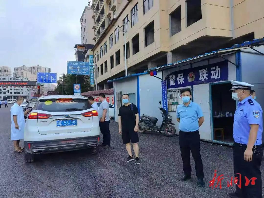 吴韬带队暗访督查疫情防控工作(图1)