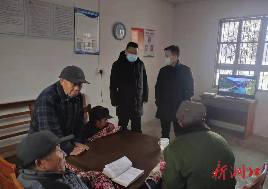 黄伟军到竹市镇督查疫情防控和低温雨雪冰冻天气应对防范工作(图1)