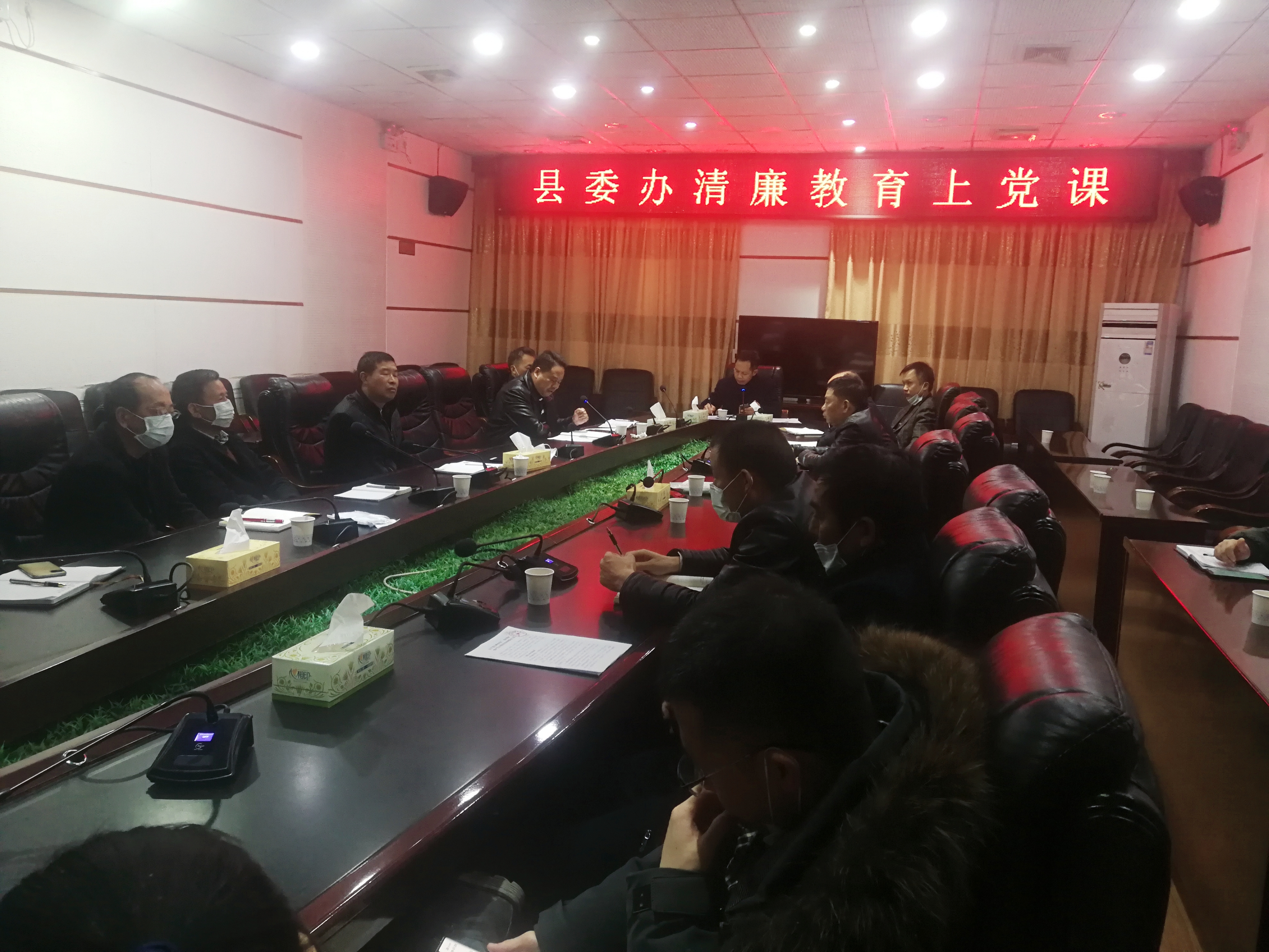 洞口县委办：廉政党课“润”人心(图1)