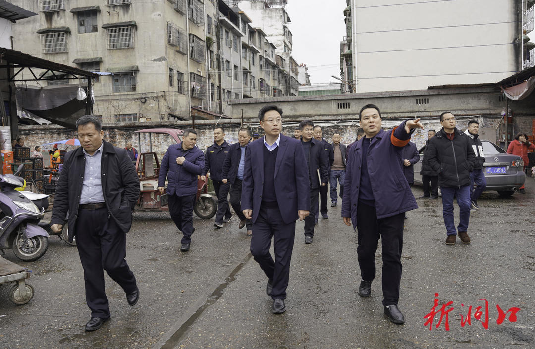 吴韬率队检查督导市容环境卫生集中整治工作(图2)