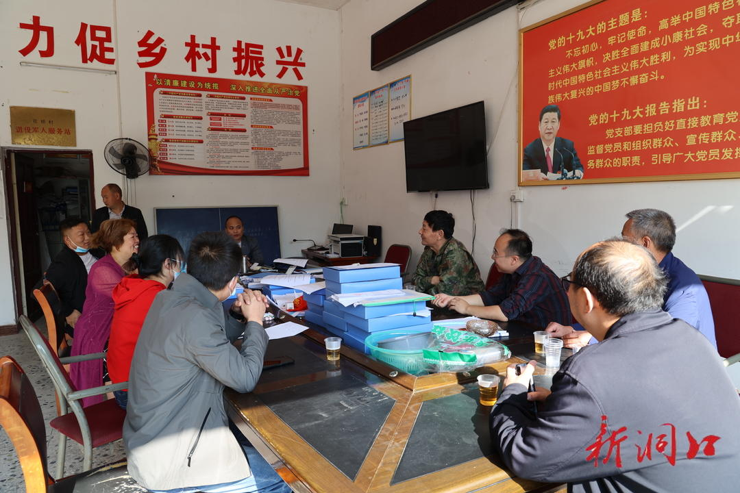 谭小勇到醪田镇督导疫情防控、森林防火和党的二十大精神学习宣讲工作(图2)