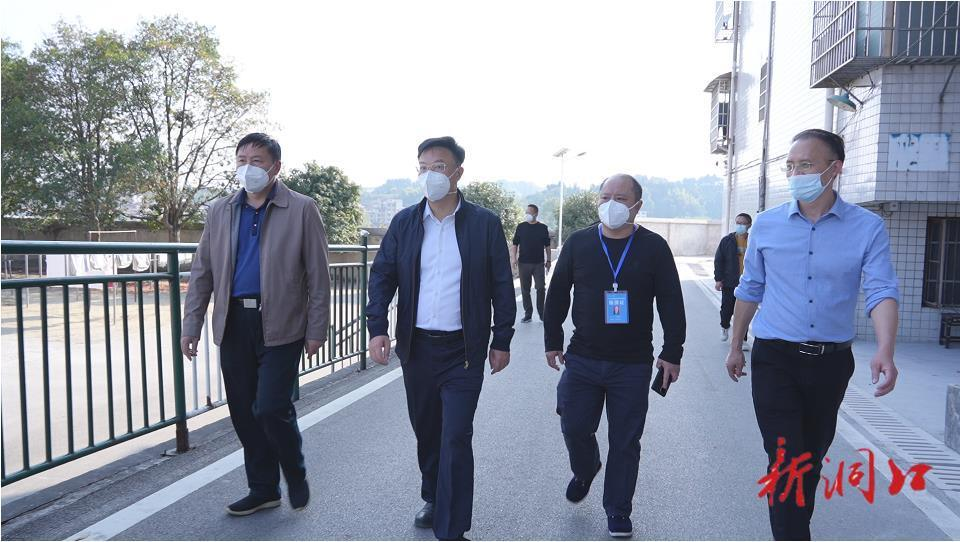 吴韬调研复工复产复课时强调：从严从紧落实防控措施 有序推进复工复产复学(图2)