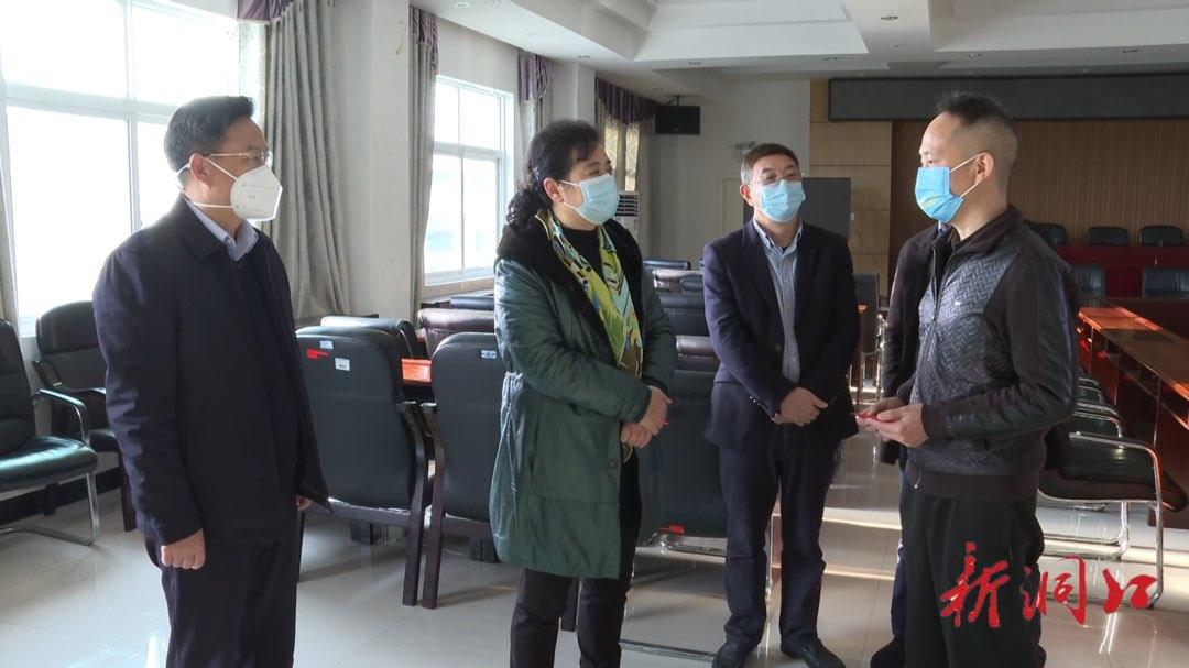 王邵刚调研洞口县工人文化宫项目建设并慰问全国五一劳动奖章获得者(图2)