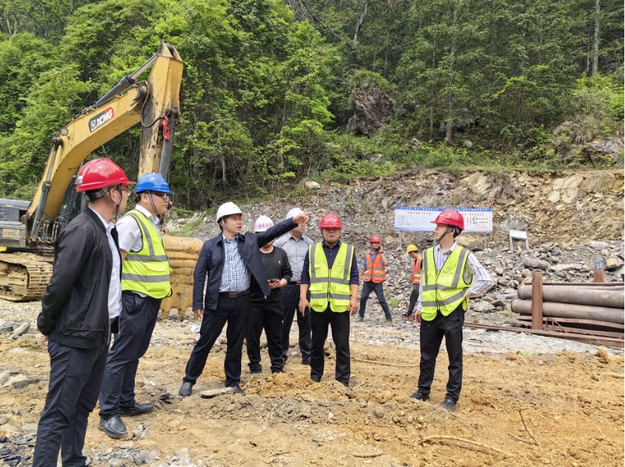 唐煜实地调度草罗公路项目建设进展(图2)