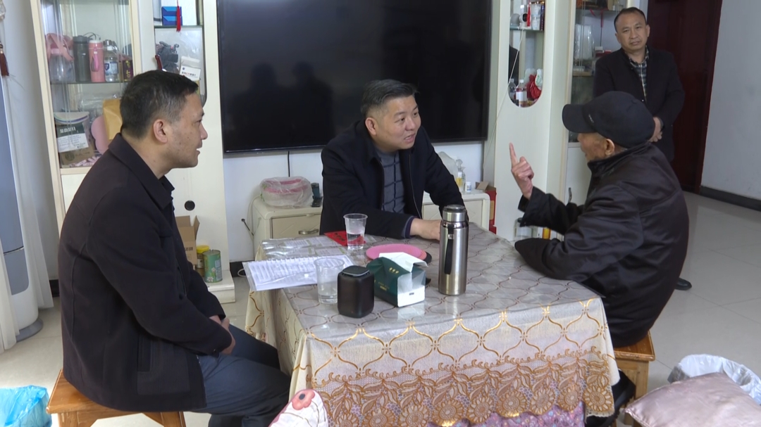 吴韬、贺永亮等县领导看望慰问劳动模范(图4)