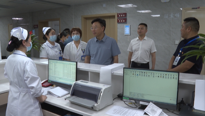 吴韬专题调研基层党建工作(图3)