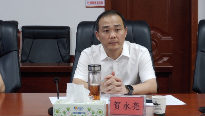 贺永亮开展农村人居环境调研、带案下访等工作(图2)