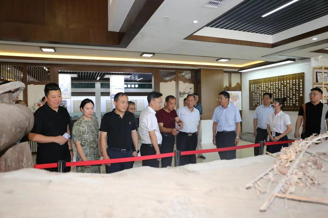深港民营企业家考察团到洞口考察(图4)
